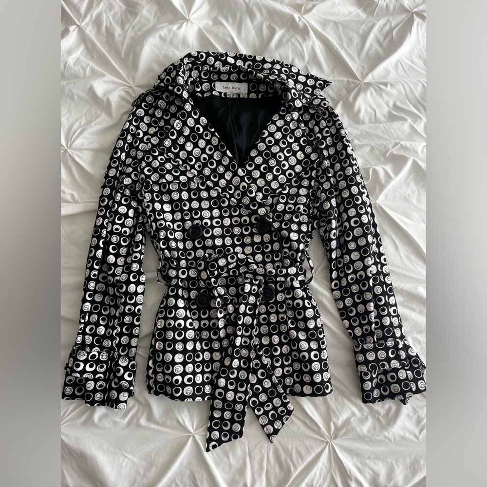 Zara Basic Monochrome Circle Pattern Jacket - image 1